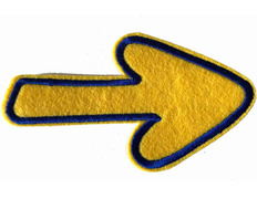 Patch de feltro pequeno com borda azul e flecha