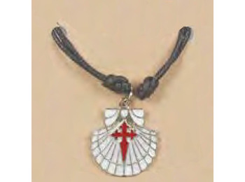 Pingente de Vieira Branca com Cruz de Santiago