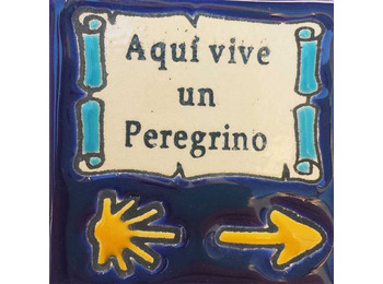Ímã de cerâmica Aqui mora um peregrino 5x5 cm