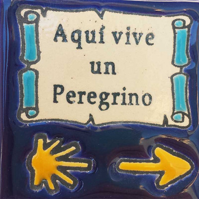 Ímã de cerâmica Aqui mora um peregrino 5x5 cm