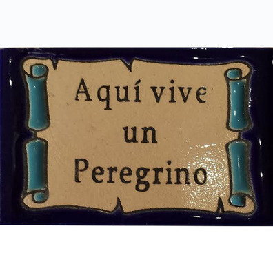 Ímã de cerâmica Um peregrino vive aqui 5 x 7,5 cm