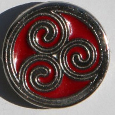 Pin Trisquel de metal vermelho celta