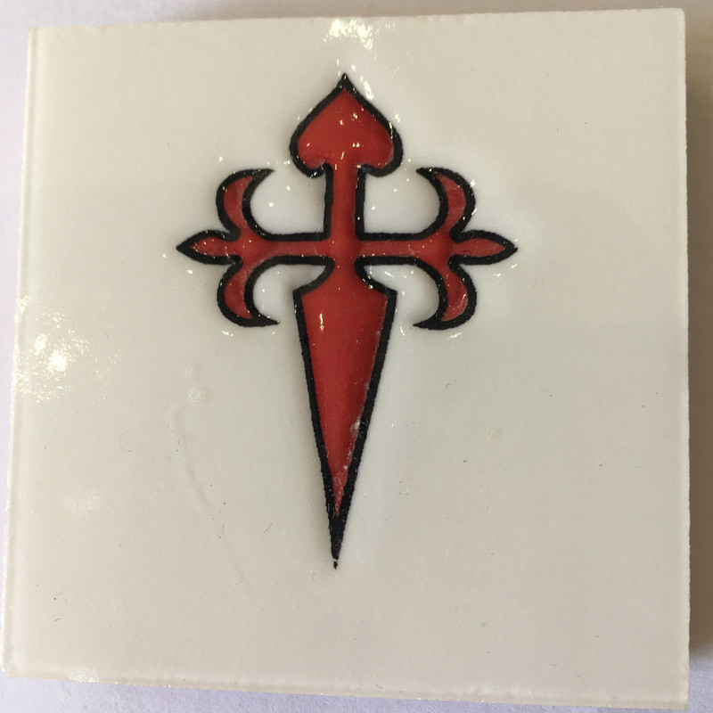Ímã cerâmico Cruz de Santiago fundo branco MyL 5X5 cm