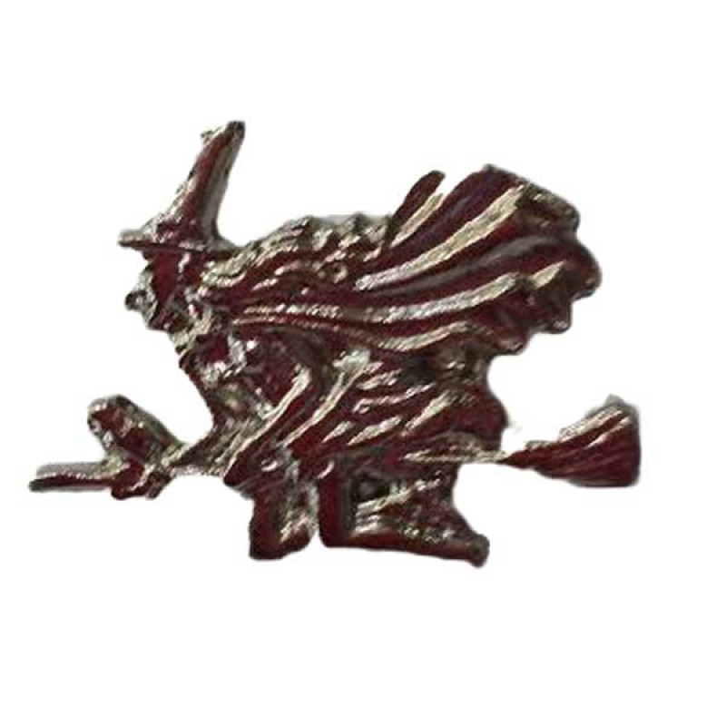 Pin Meiga com Vassoura de Metal